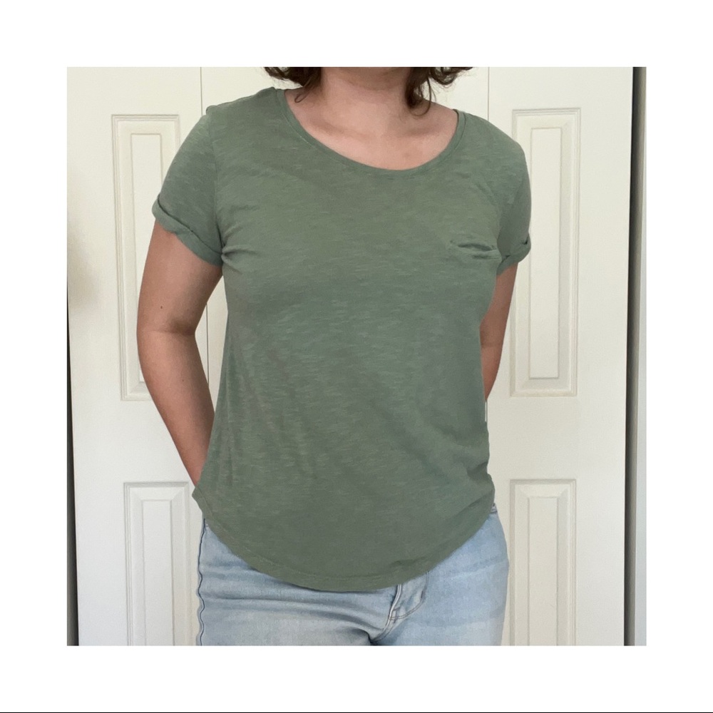 H&M green faux pocket t-shirt